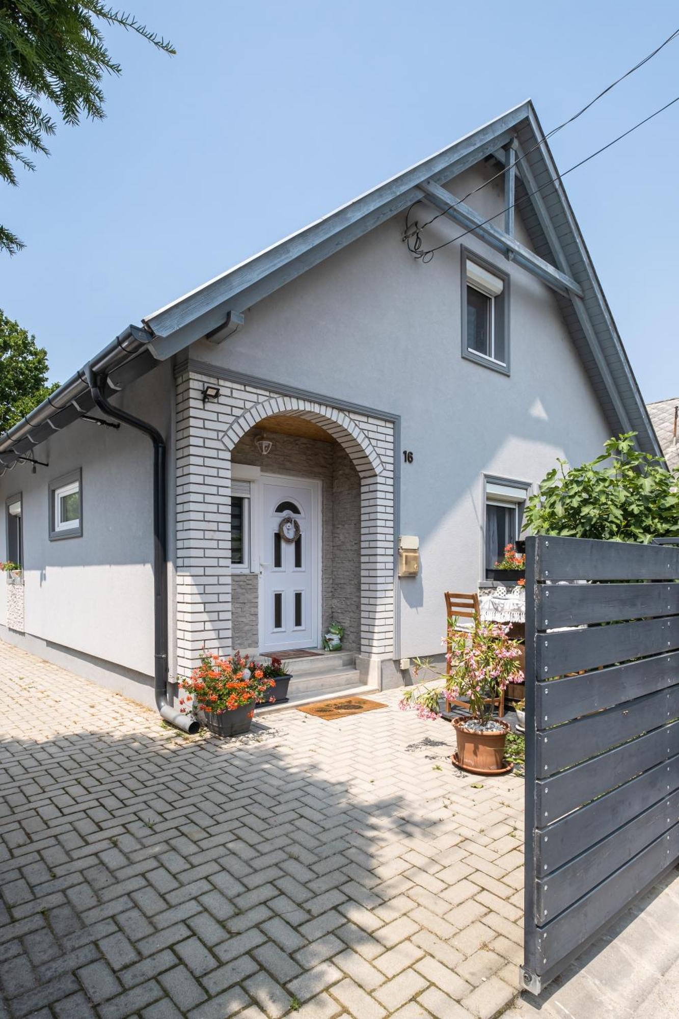 Apartamento Szürke Vendégház Balatonkenesén Exterior foto